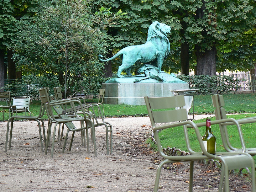 Le Jardin du Luxembourg: Statue lion en bronze 147